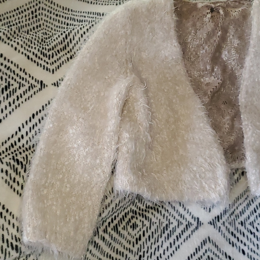 Knitted and knotted creme fuzzy cardigan Size S - Picture 4 of 11